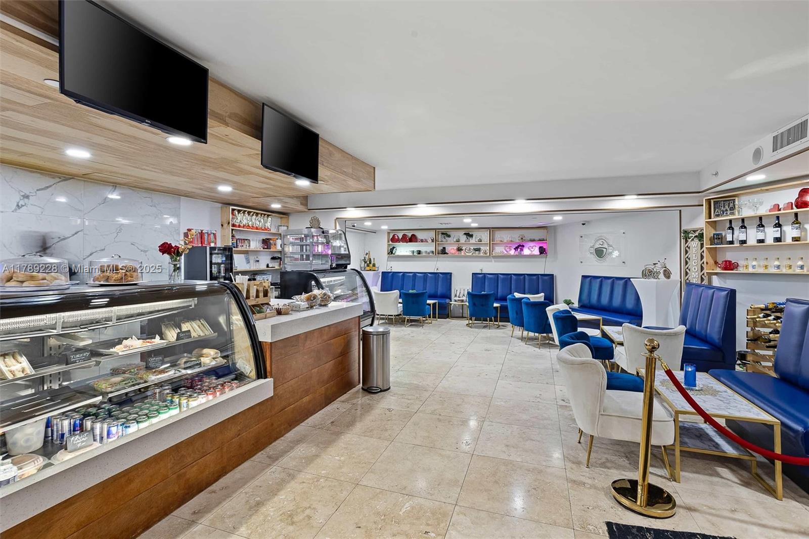 THE ALEXANDER CONDO - Residential