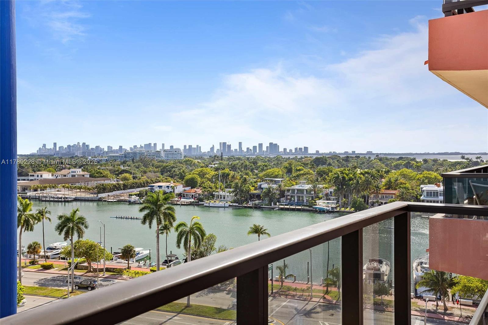 5225 Collins Ave 1117