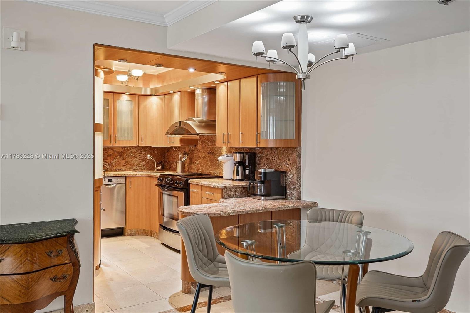 THE ALEXANDER CONDO - Residential