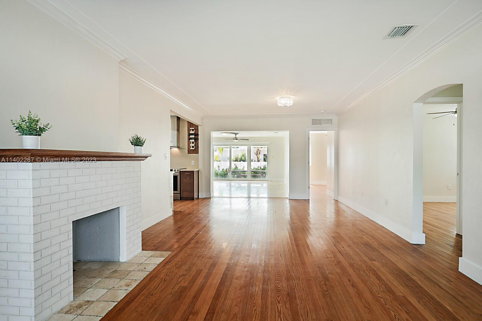 ALTOS DEL MAR NO 4 - Residential