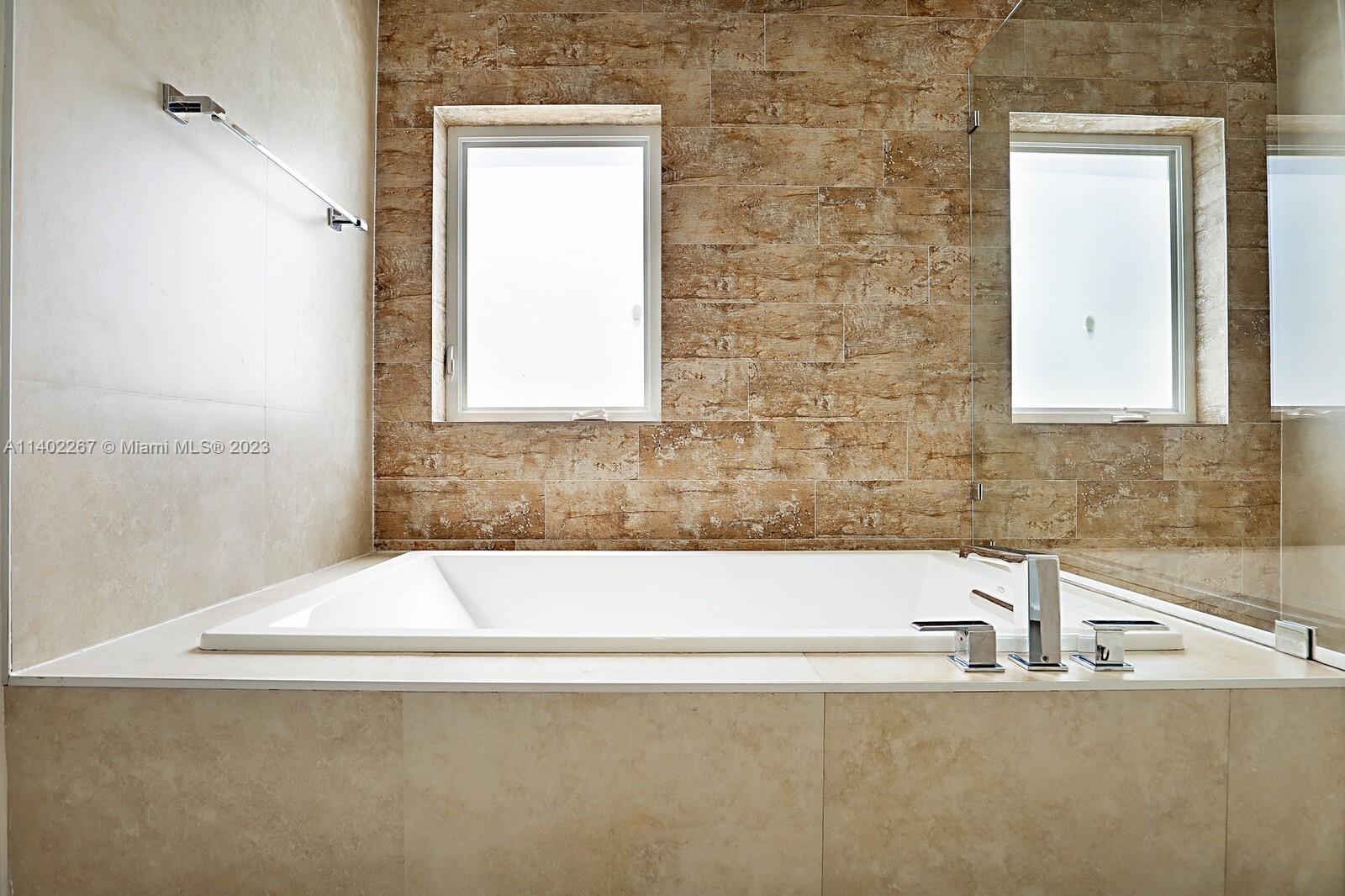 ALTOS DEL MAR NO 4 - Residential