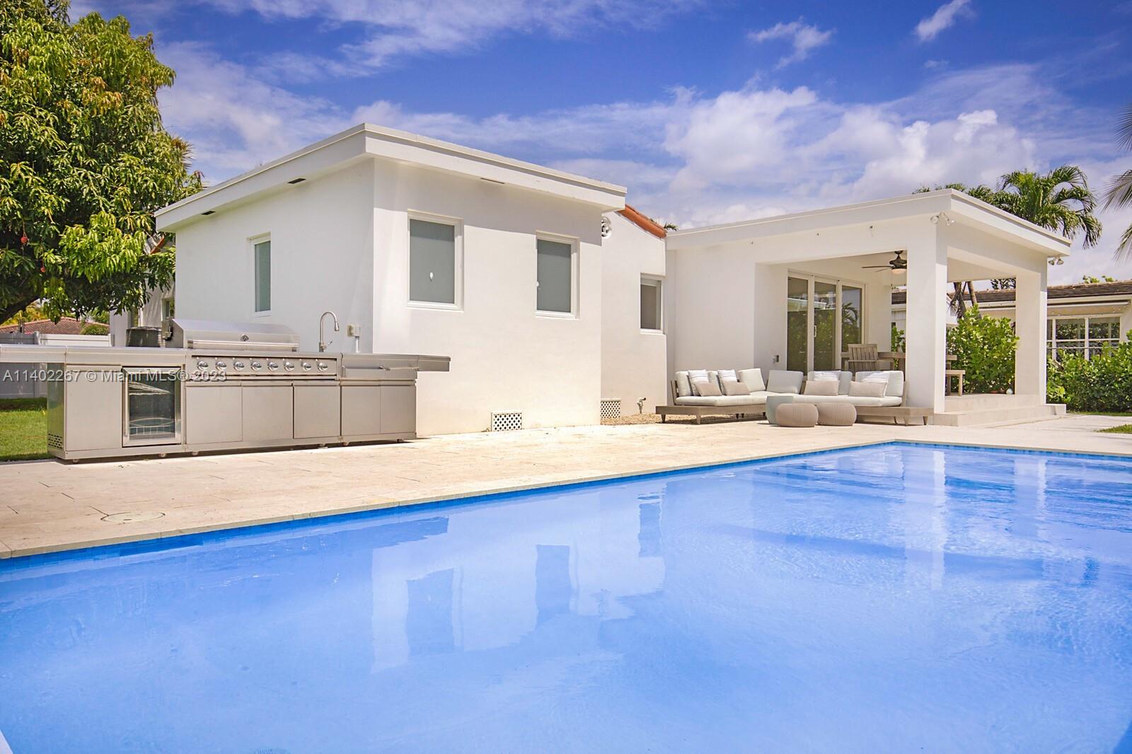 ALTOS DEL MAR NO 4 - Residential