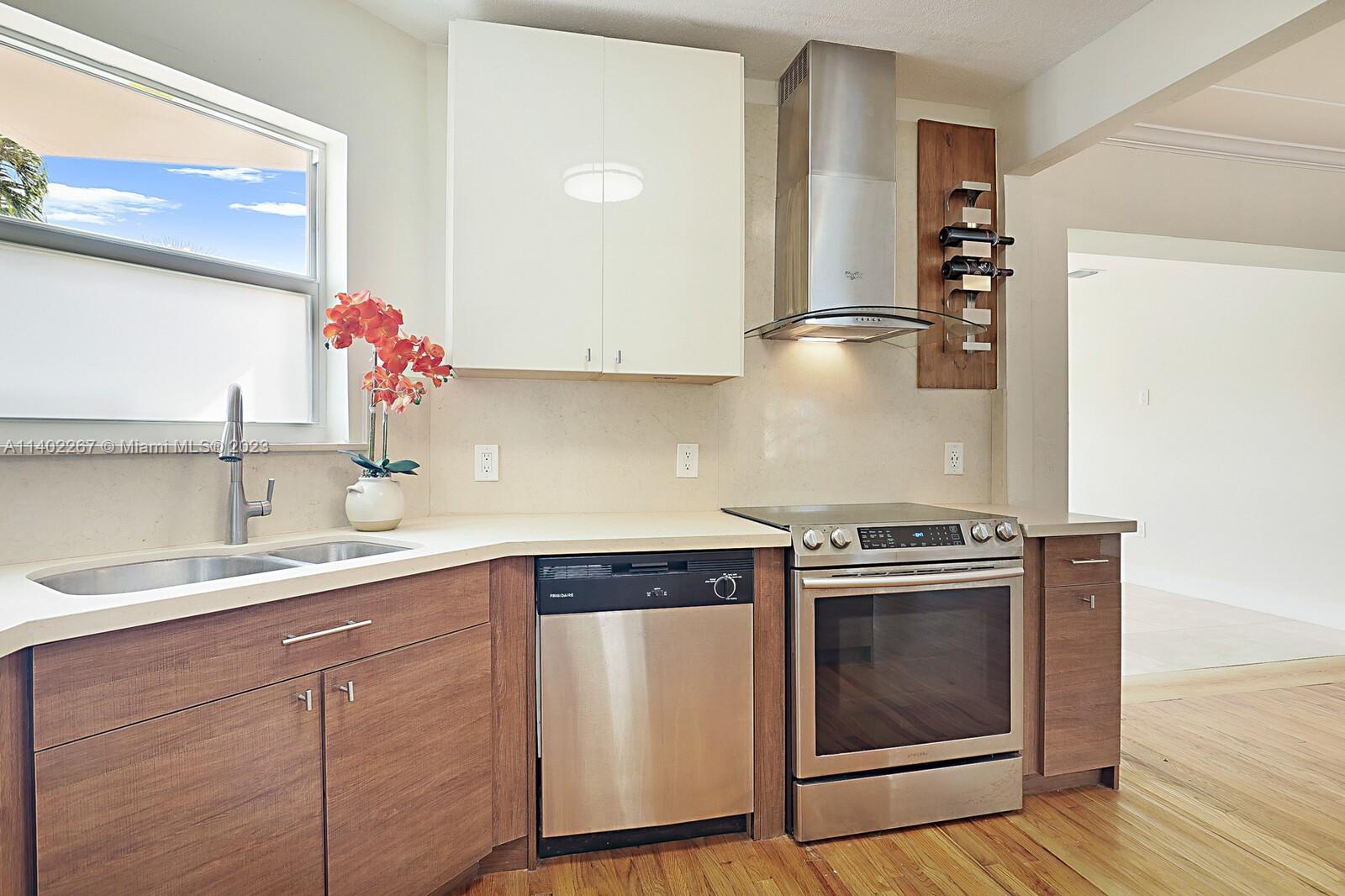 ALTOS DEL MAR NO 4 - Residential