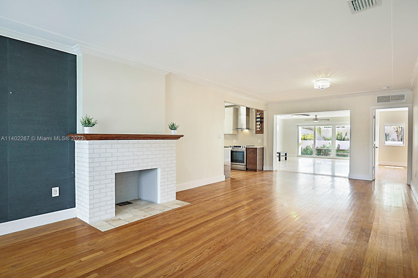 ALTOS DEL MAR NO 4 - Residential