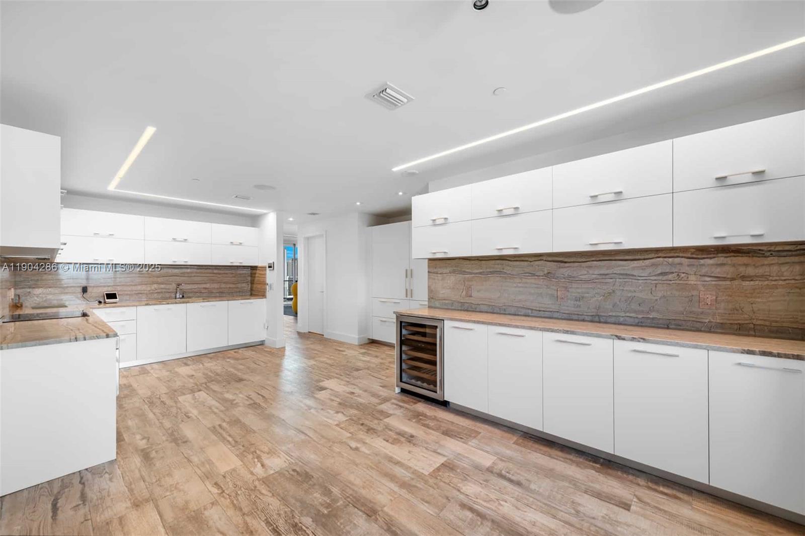 PARAISO BAY CONDO - Residential Lease