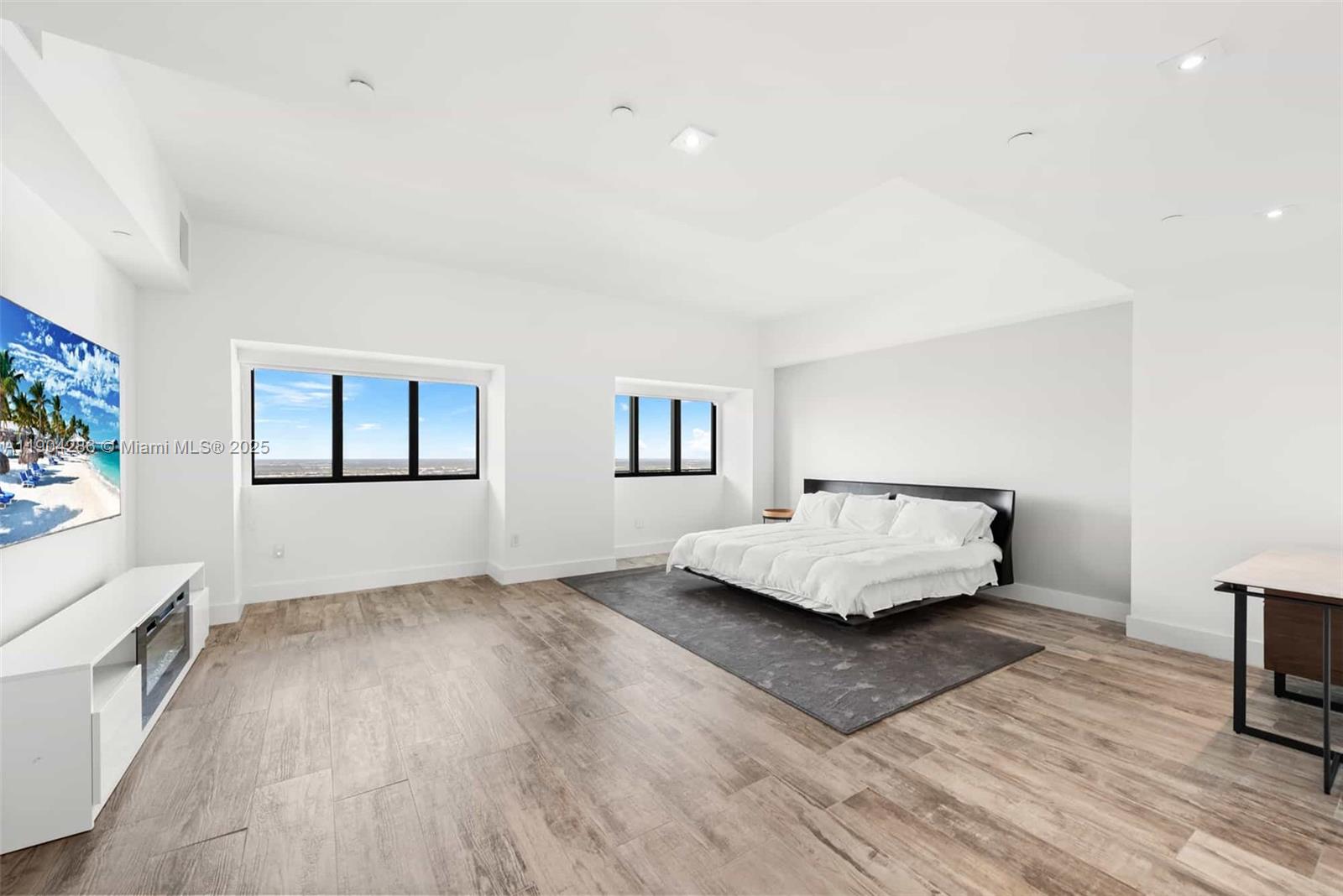 PARAISO BAY CONDO - Residential Lease