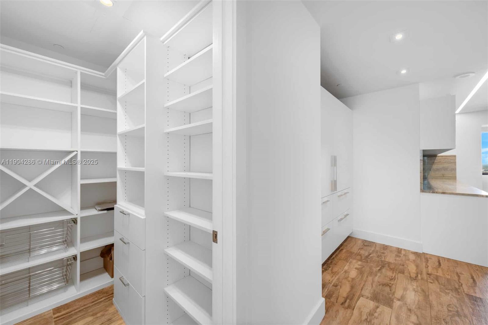 PARAISO BAY CONDO - Residential Lease