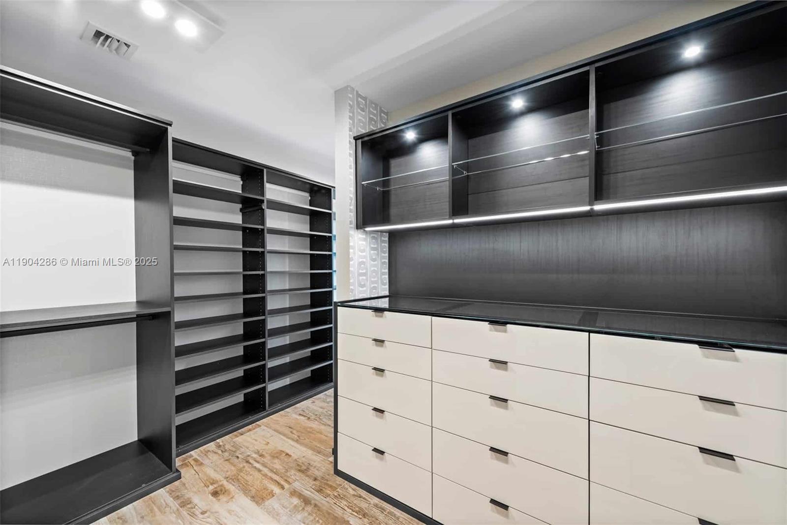 PARAISO BAY CONDO - Residential Lease