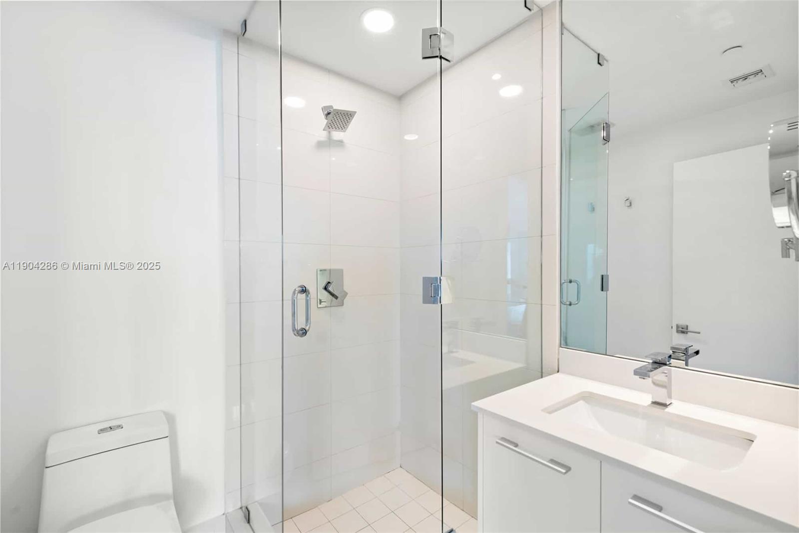 PARAISO BAY CONDO - Residential Lease