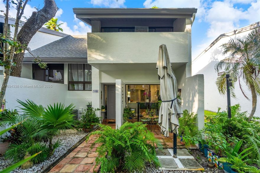 Fully Remodeled Corner Unit in Gated Community – Prime Aventura Location!
Beautifully remodeled 4-bedroom, 2 1/2 bath corner unit located in a secure gated community in the heart of Aventura. This bright and spacious home offers modern finishes throughout and an open-concept layout perfect for comfortable living.
Ideally situated just minutes from Aventura Mall, top-rated schools, fine restaurants, and the beach, this property combines luxury, convenience, and lifestyle in one of Miami’s most desirable areas.