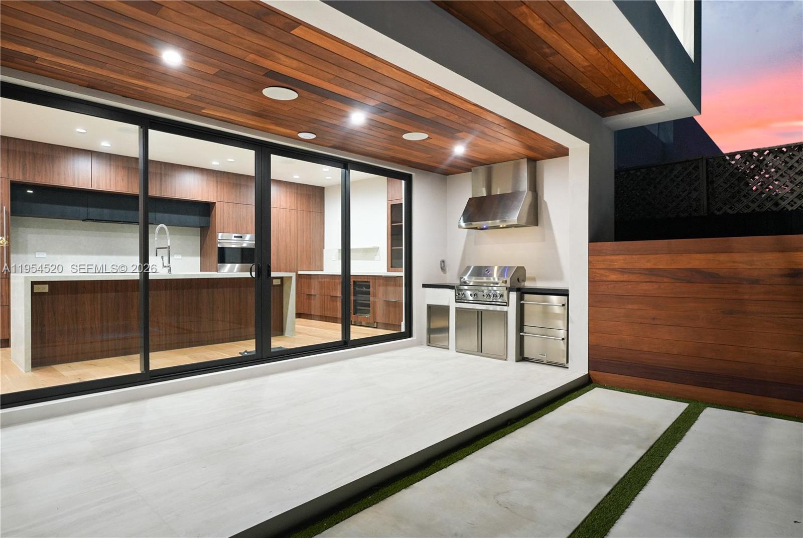 COLUMBIA PARK CORR PL - Residential