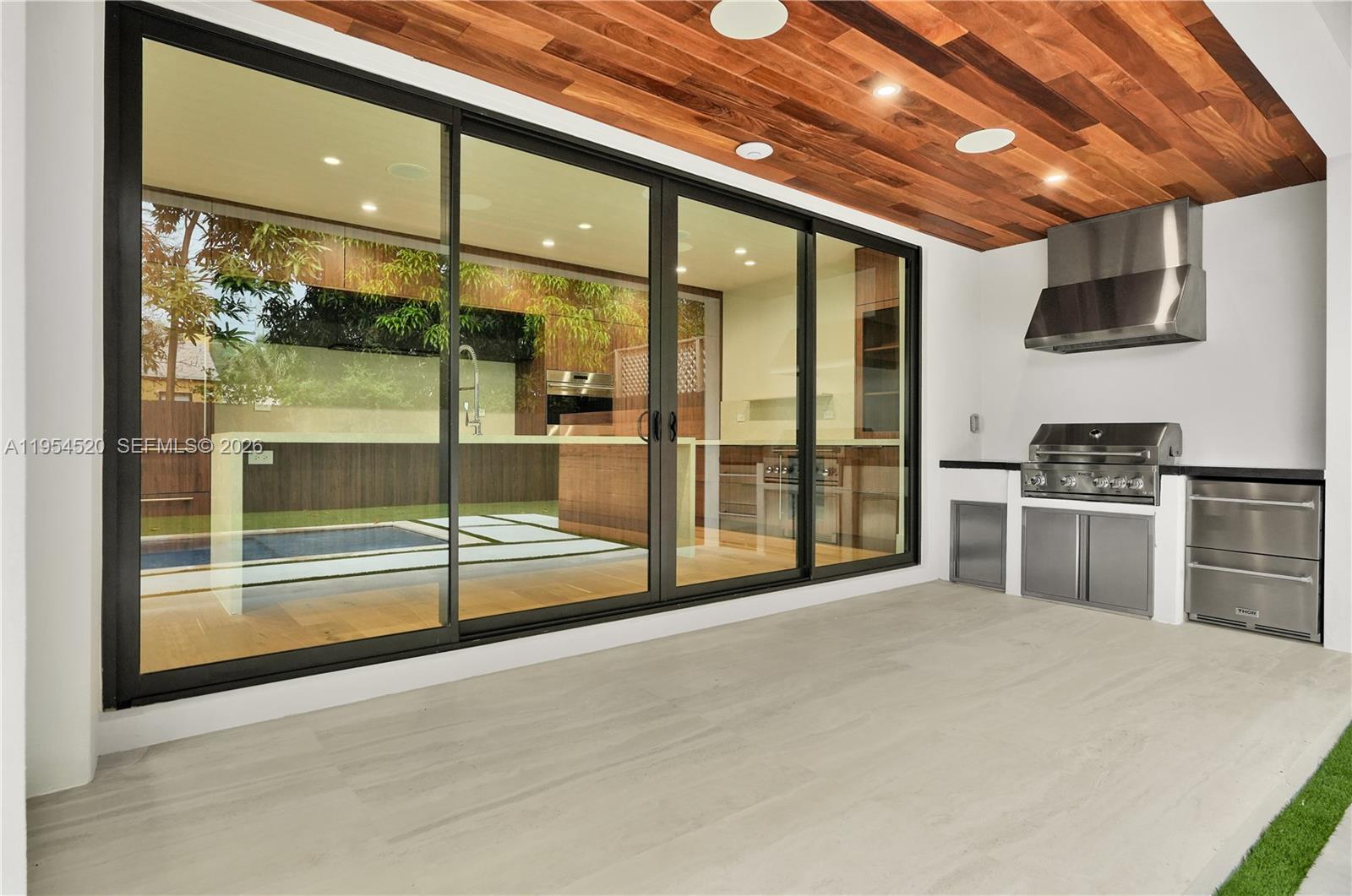 COLUMBIA PARK CORR PL - Residential