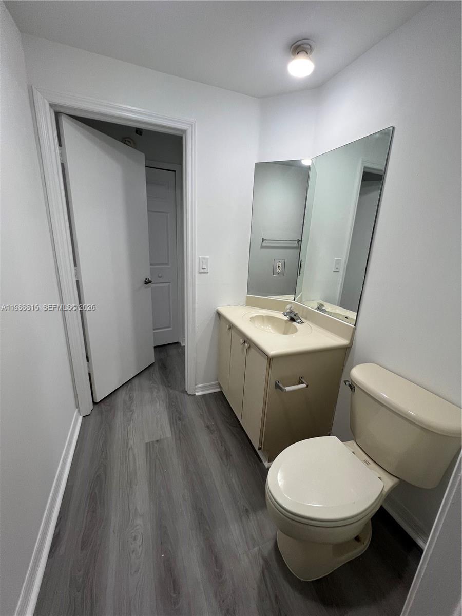 THE COURTS AT DORAL ISLES - Residential Lease