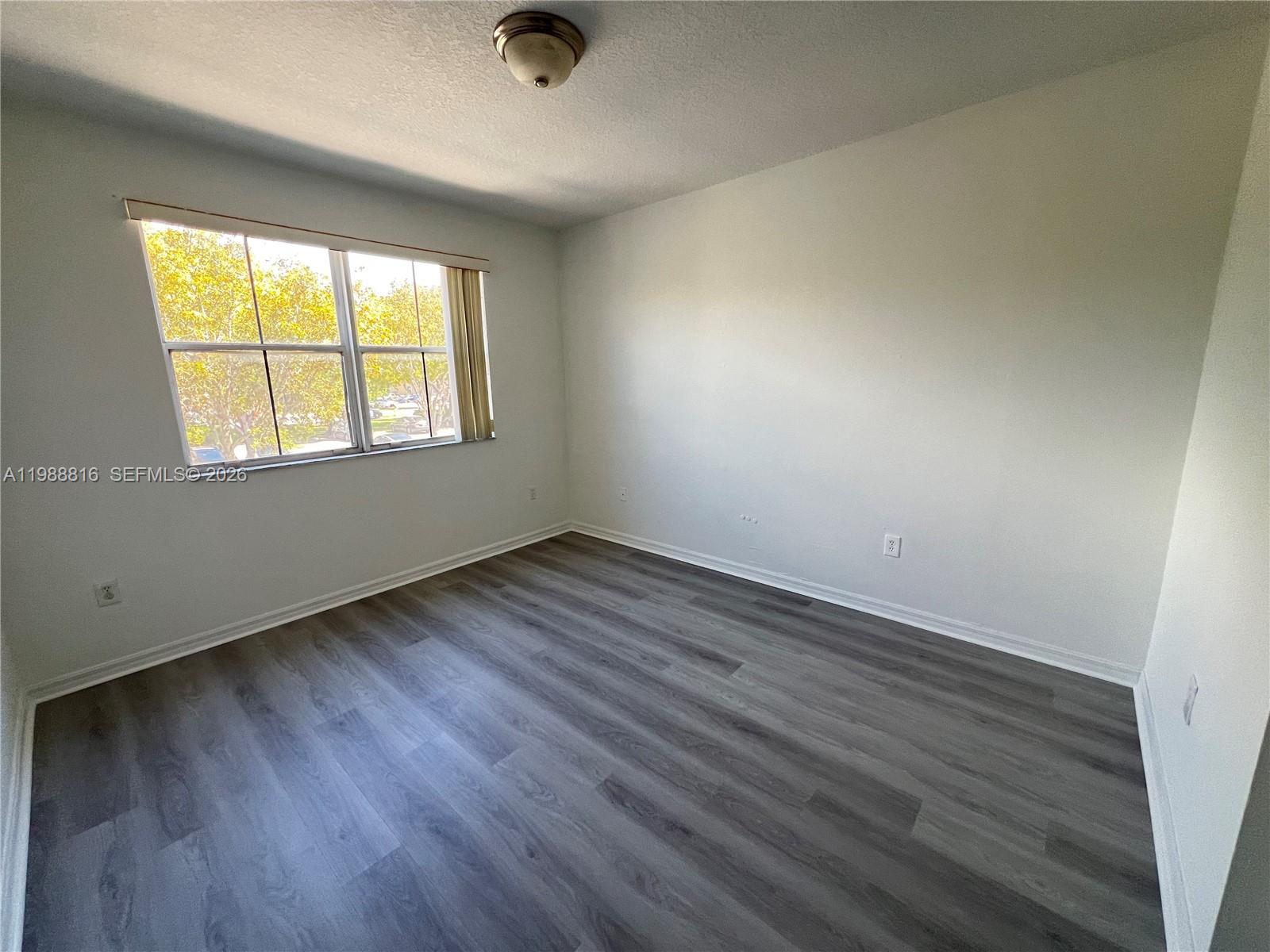 THE COURTS AT DORAL ISLES - Residential Lease