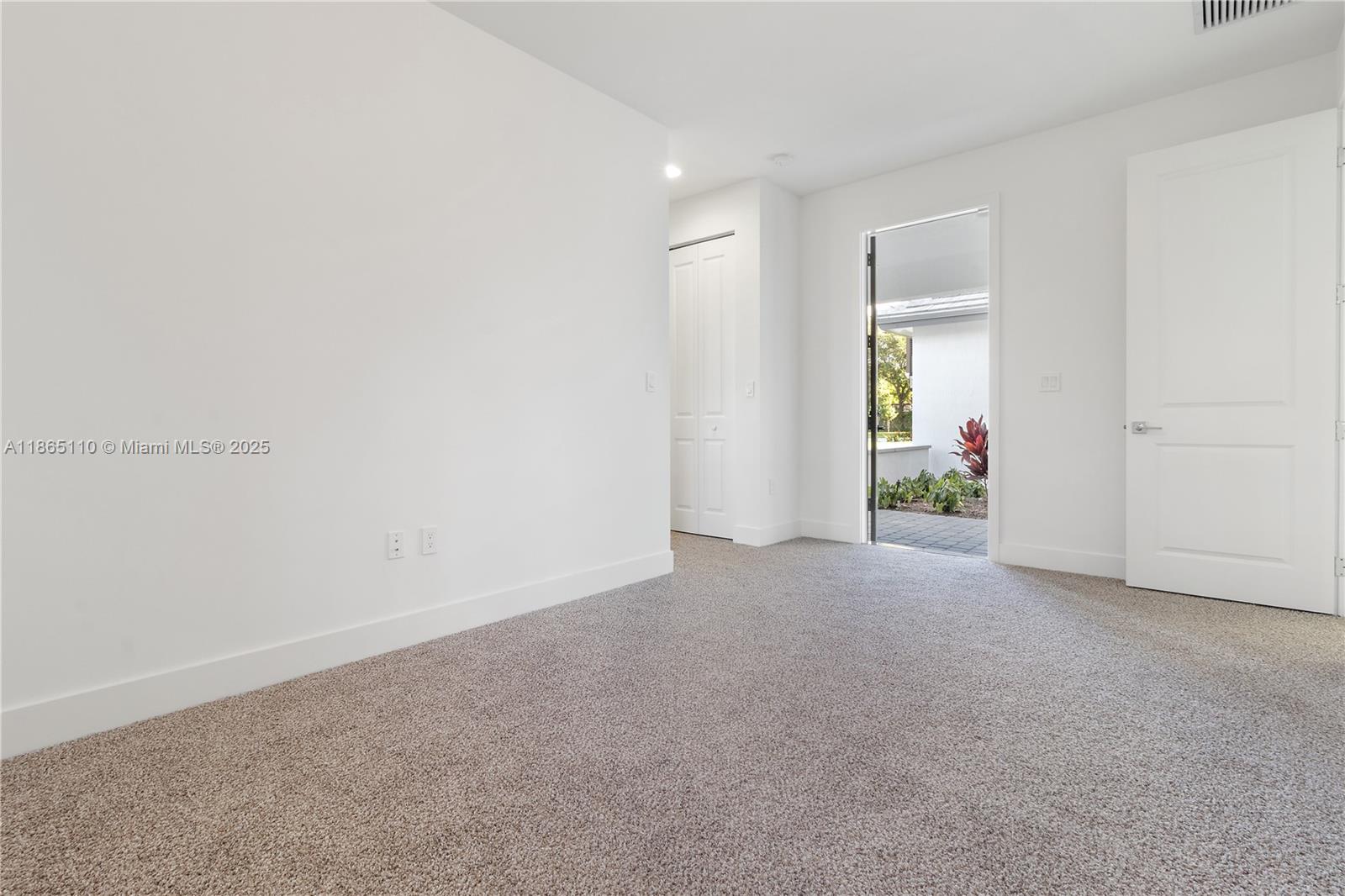 BRISTOL RESERVE - Residential Lease