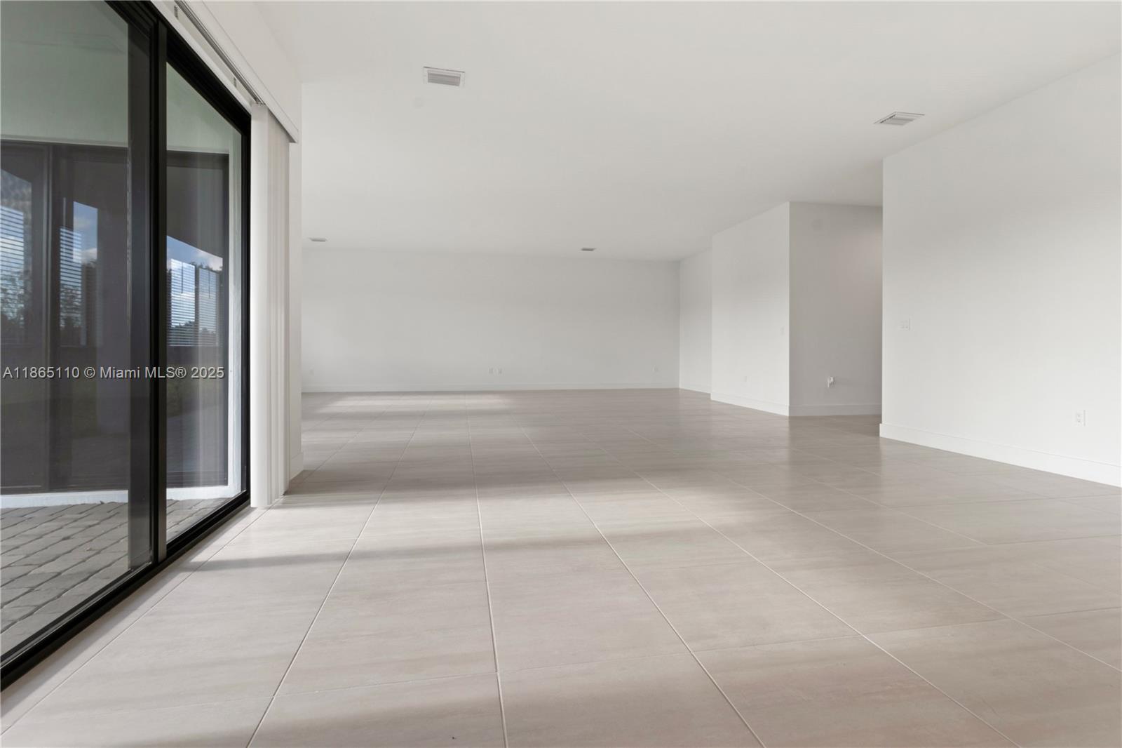 BRISTOL RESERVE - Residential Lease