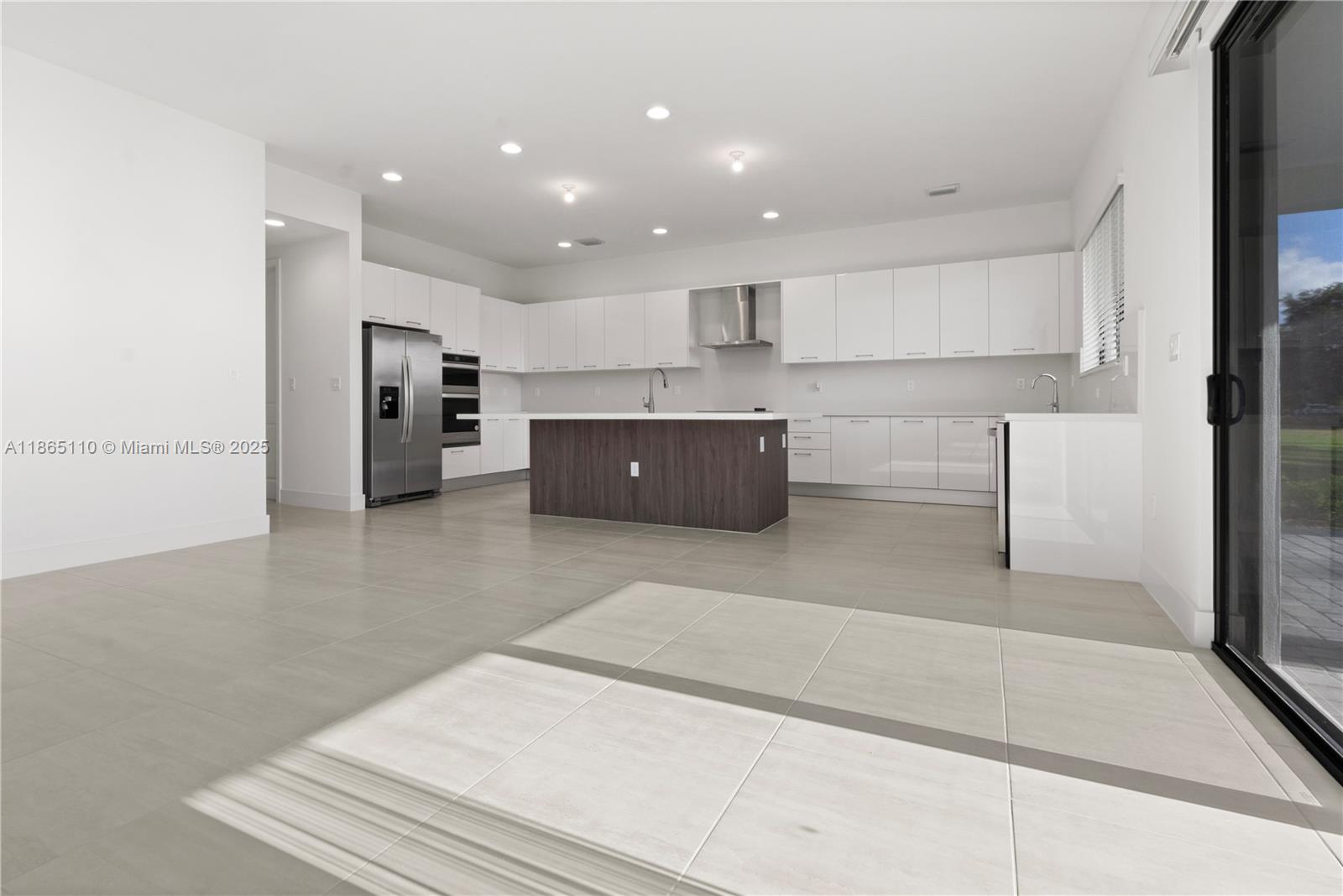 BRISTOL RESERVE - Residential Lease