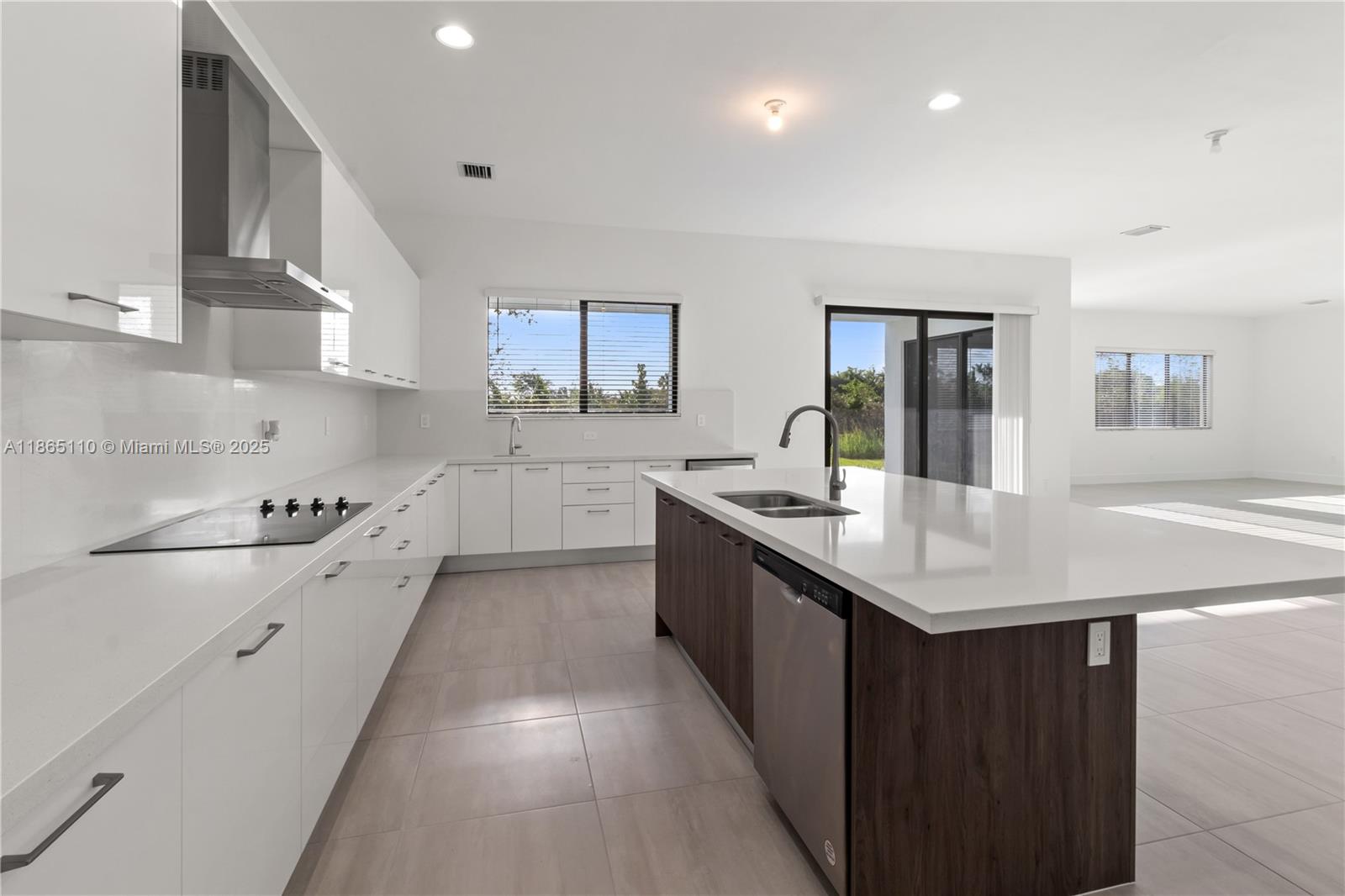 BRISTOL RESERVE - Residential Lease