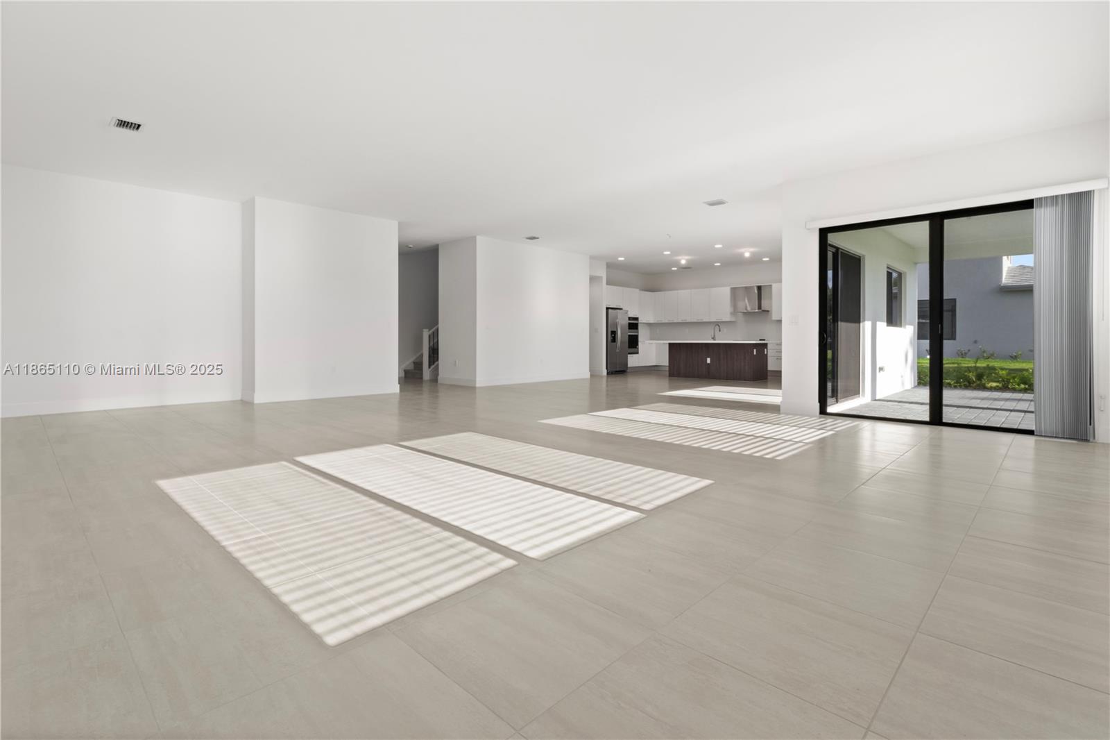 BRISTOL RESERVE - Residential Lease