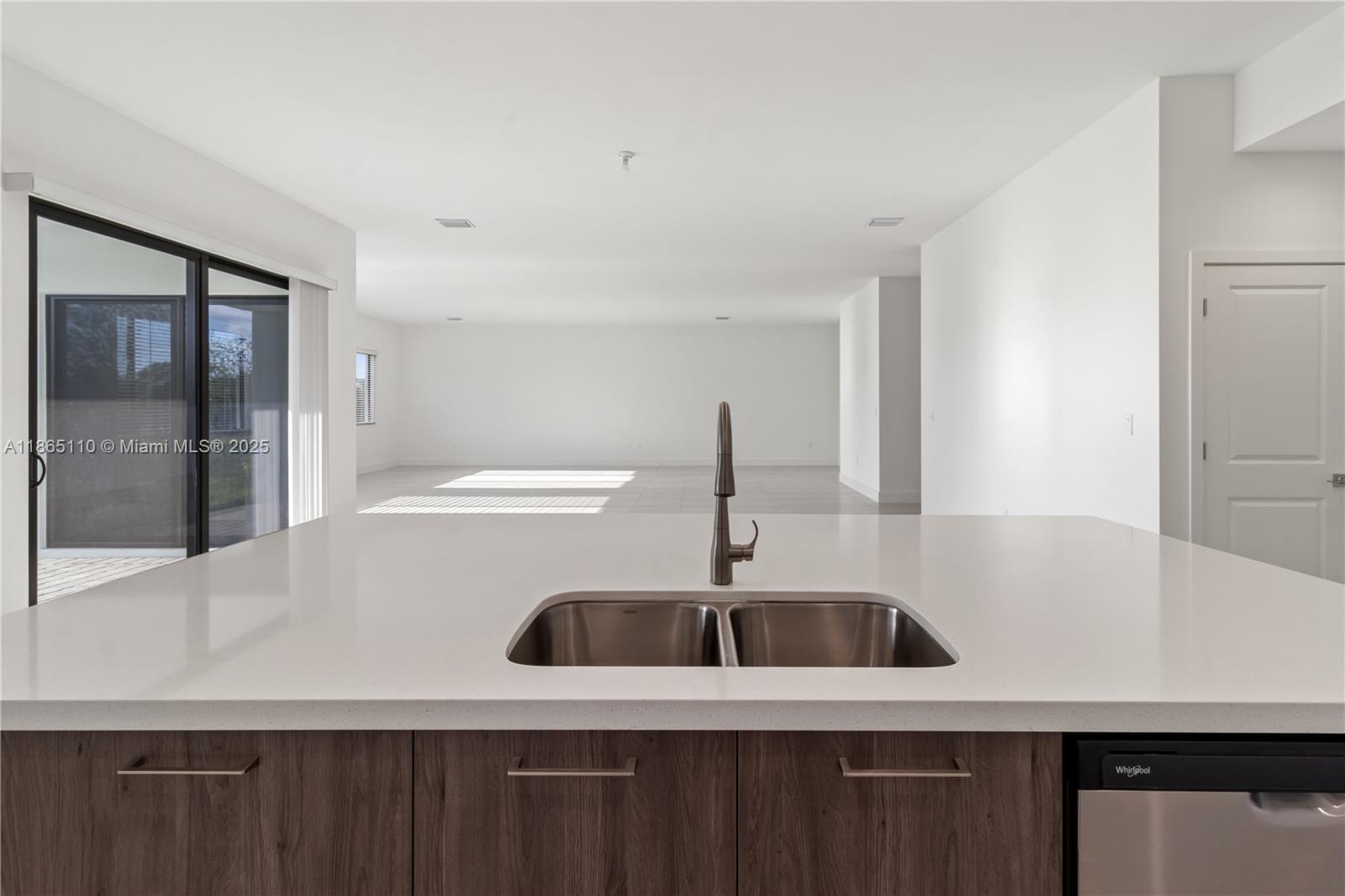 BRISTOL RESERVE - Residential Lease