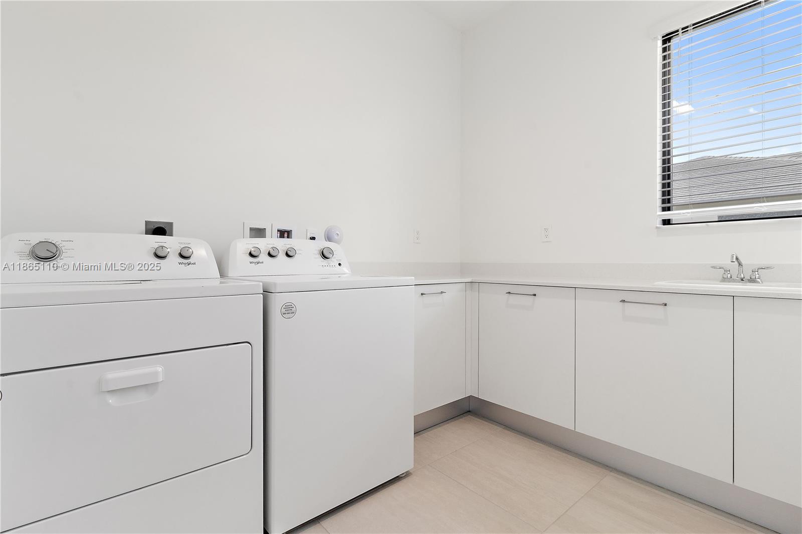 BRISTOL RESERVE - Residential Lease