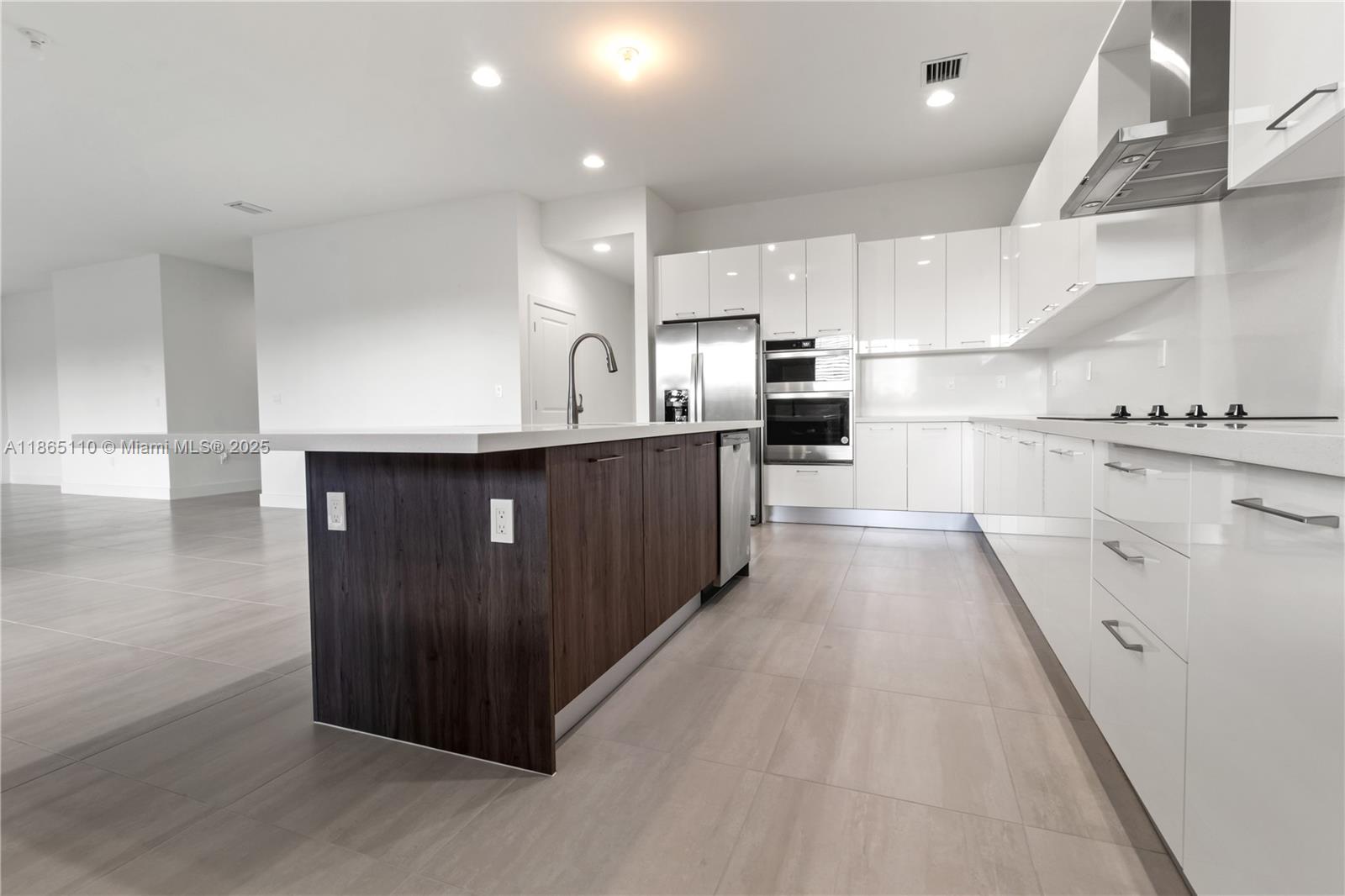 BRISTOL RESERVE - Residential Lease