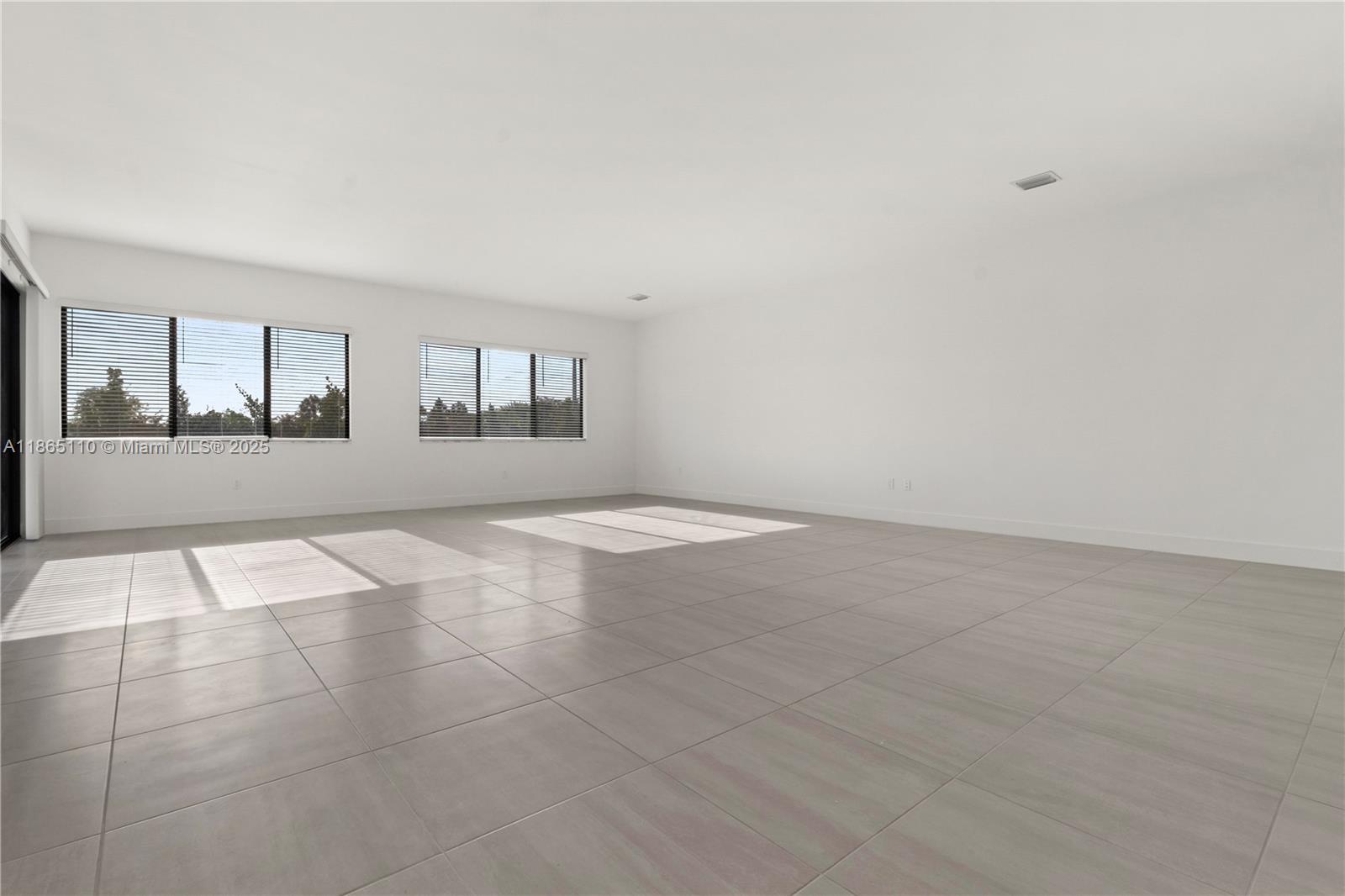 BRISTOL RESERVE - Residential Lease