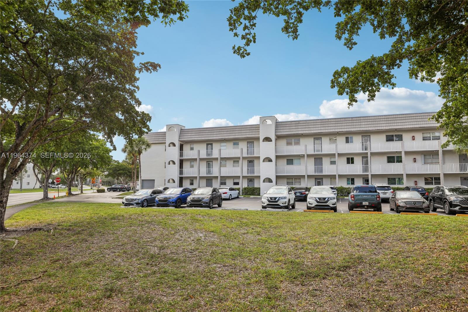 8135 sunrise lakes blvd 208