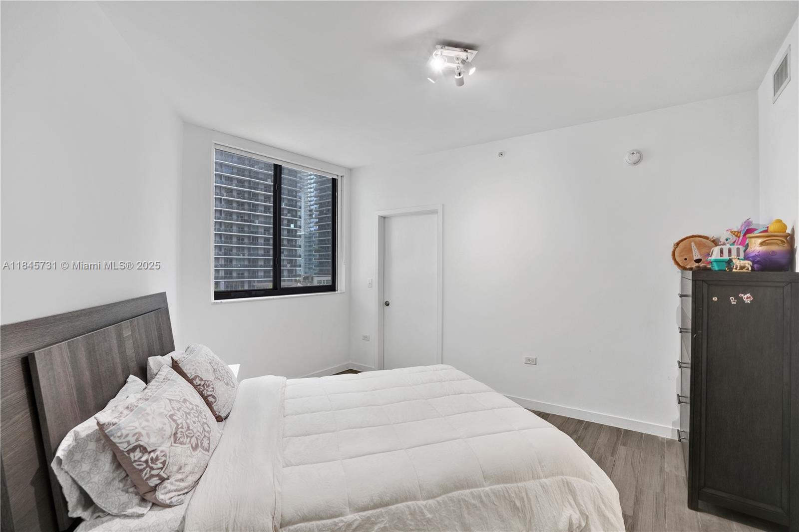 NINE AT MARY BRICKELL VIL - Residential