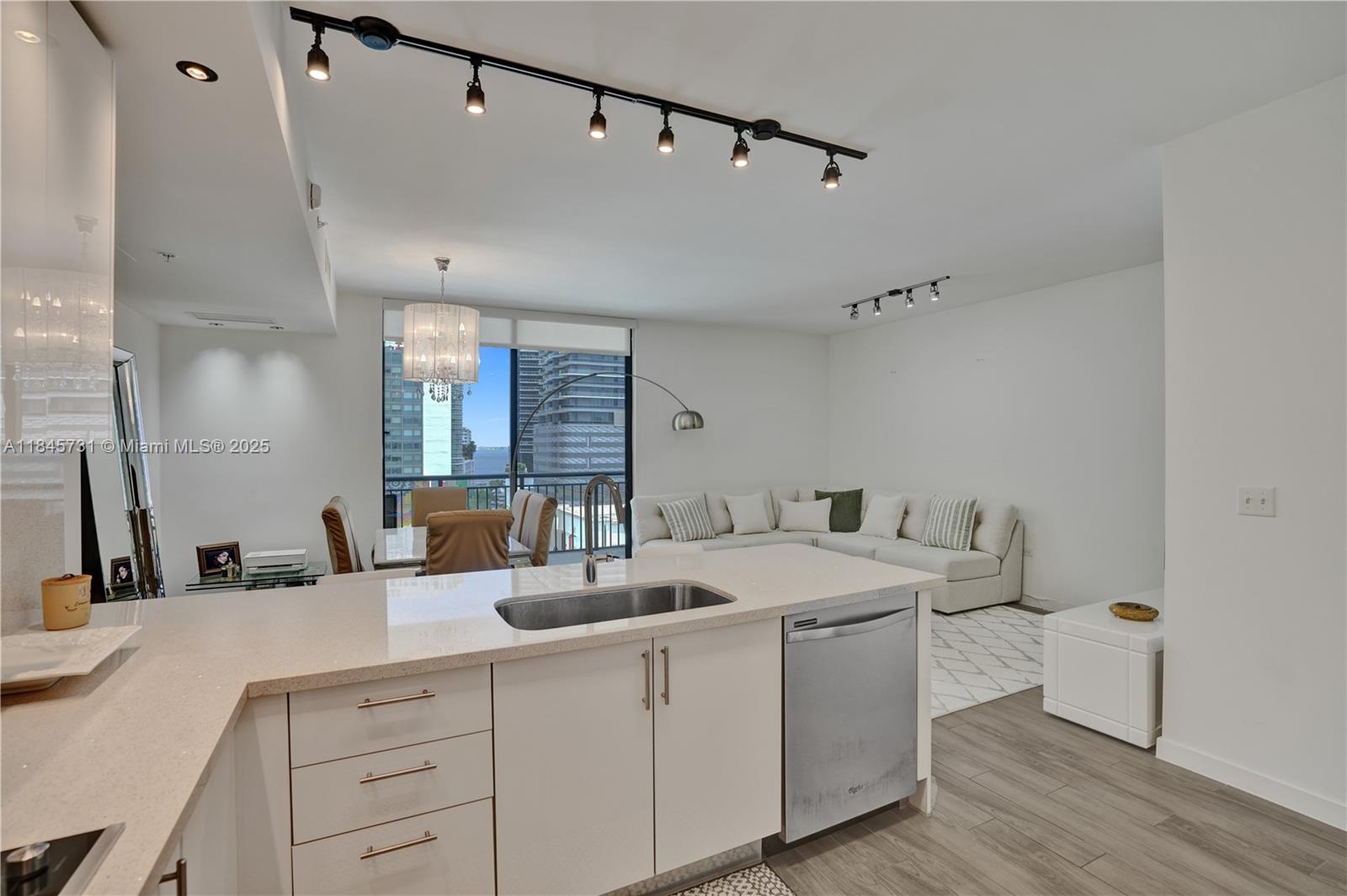 999 SW 1st Ave 1402