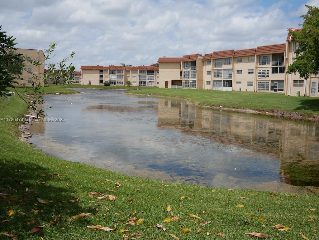 Property for Sale at 8891 Sunrise Lakes Blvd 308, Sunrise, Miami-Dade County, Florida - Bedrooms: 1 
Bathrooms: 1  - $112,900