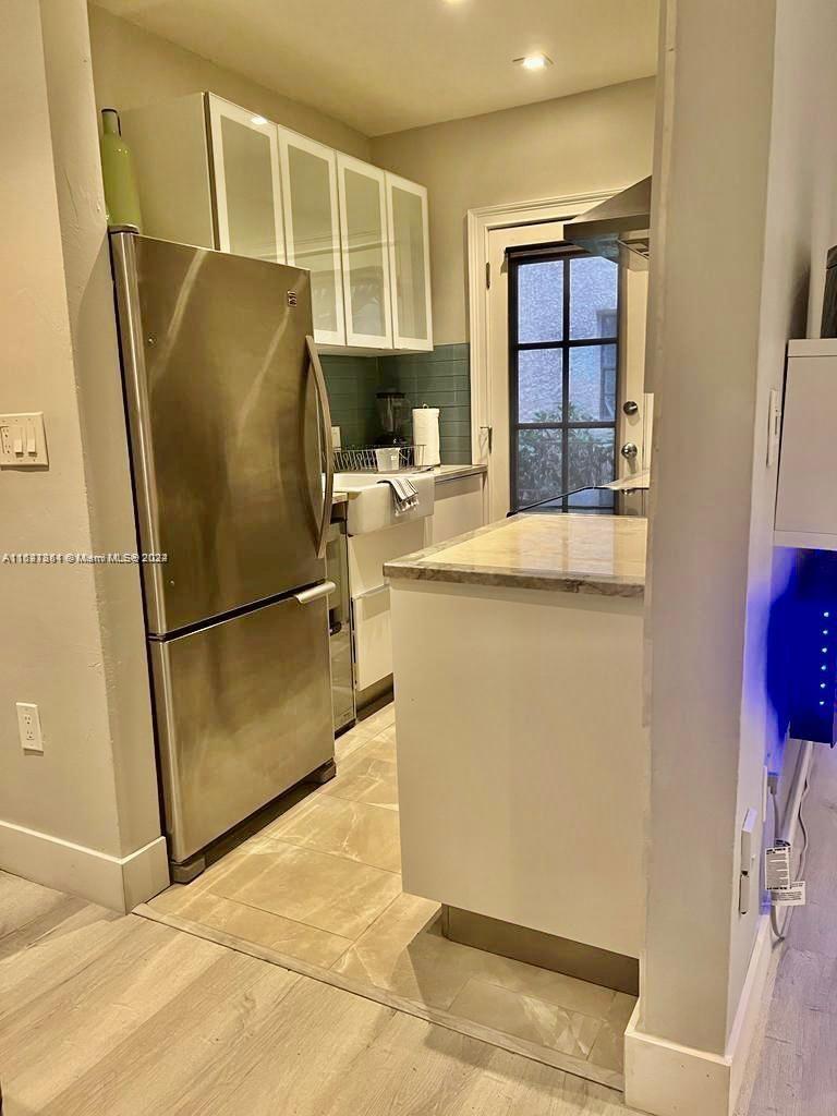 LINCOLN PLACE CONDO - Residential Lease