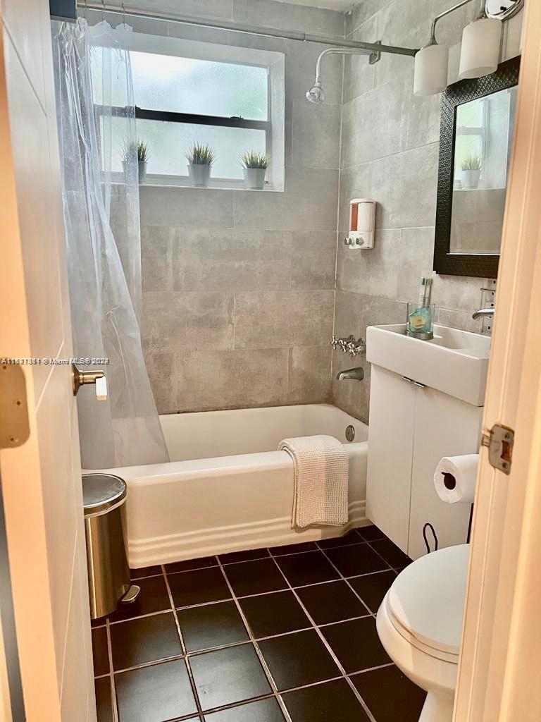 LINCOLN PLACE CONDO - Residential Lease
