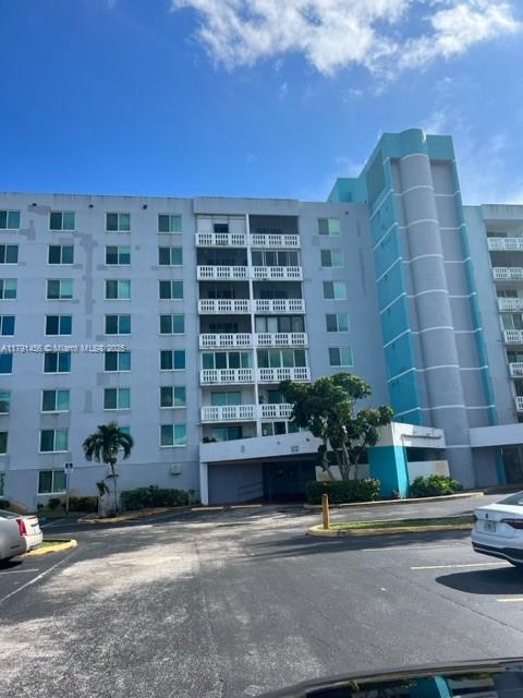 Rental Property at 919 Hillcrest Dr 611, Hollywood, Broward County, Florida - Bedrooms: 1 
Bathrooms: 2  - $1,850 MO.