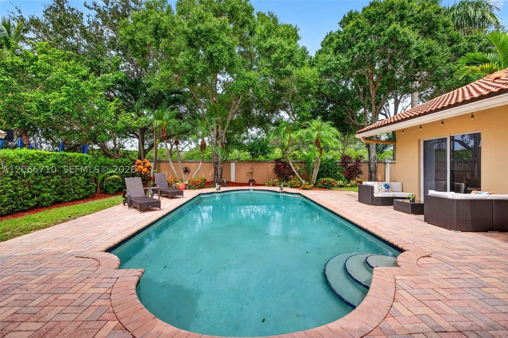 Photo of 581 NW 110th Ave, Plantation, FL 33324 (MLS # A12065710)