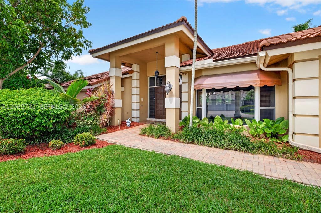 Photo of 581 NW 110th Ave, Plantation, FL 33324 (MLS # A12065710)