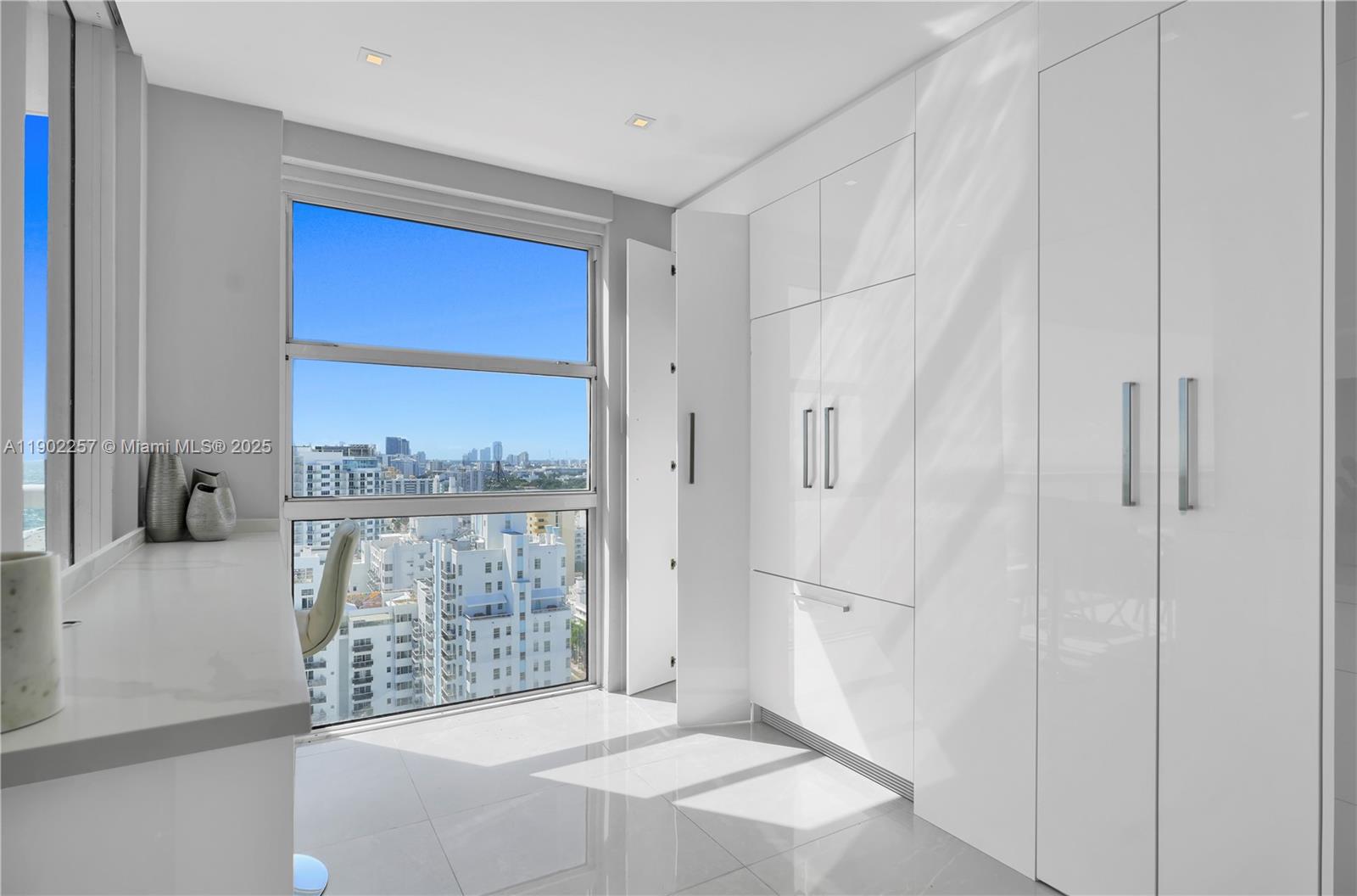 LA TOUR CONDO - Residential Lease