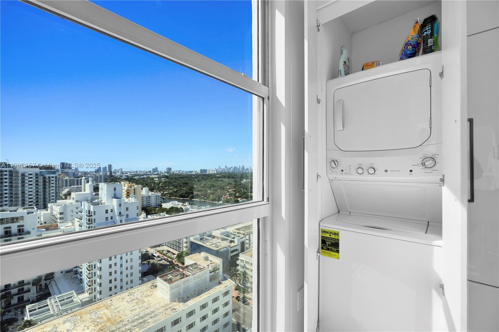 LA TOUR CONDO - Residential Lease