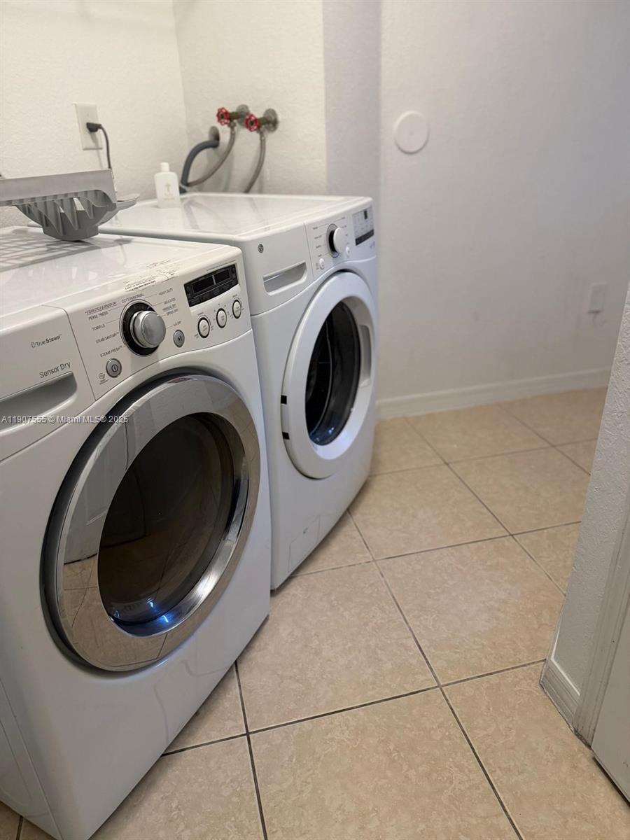 VENETIAN ISLES - Residential Lease