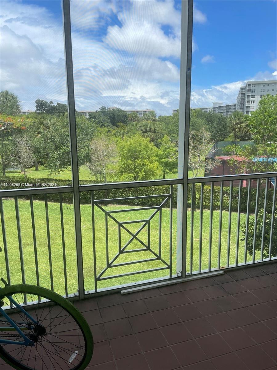 Property for Sale at 3500 Oaks Clubhouse Dr 207, Pompano Beach, Broward County, Florida - Bedrooms: 3 
Bathrooms: 2  - $385,000