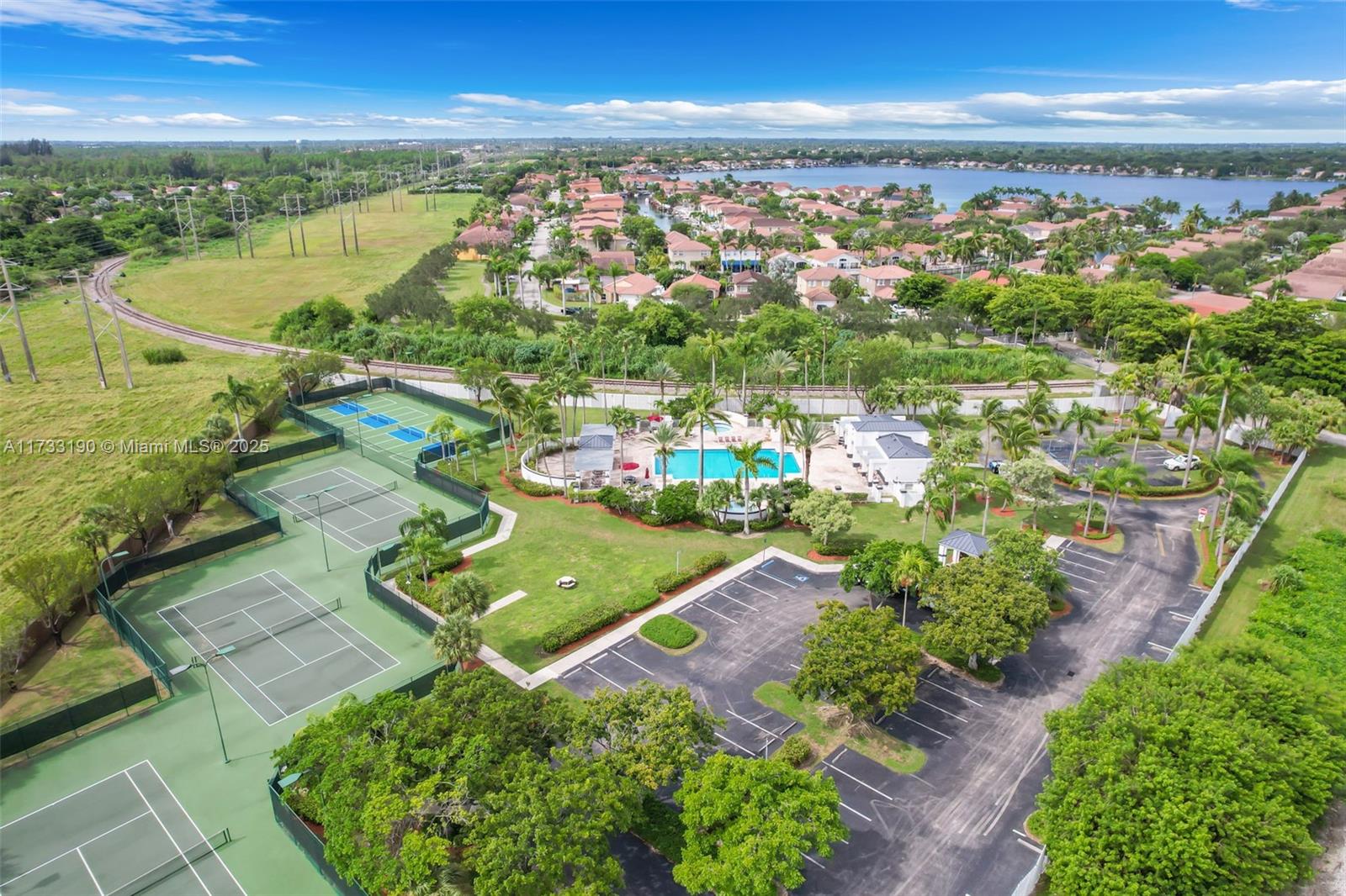 SILVER LAKES NORTH - Residential