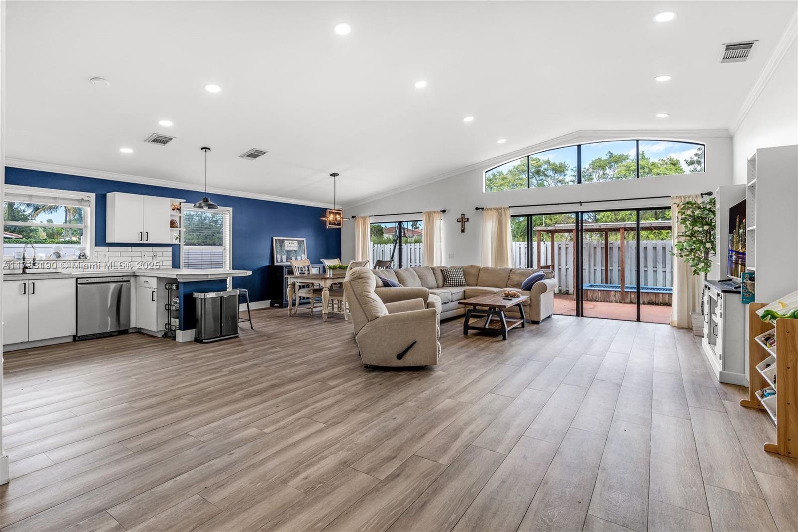 SILVER LAKES NORTH - Residential