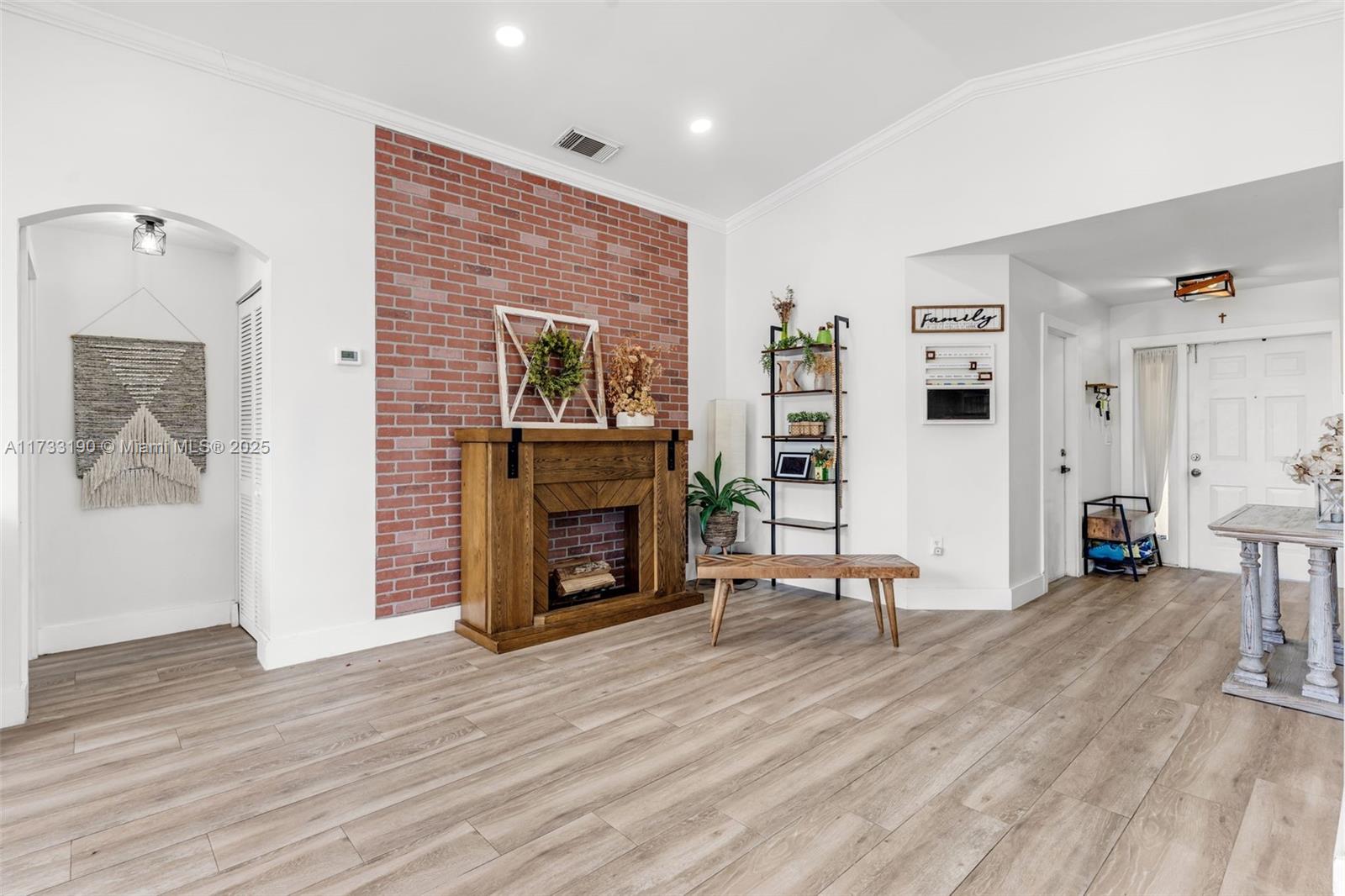 SILVER LAKES NORTH - Residential