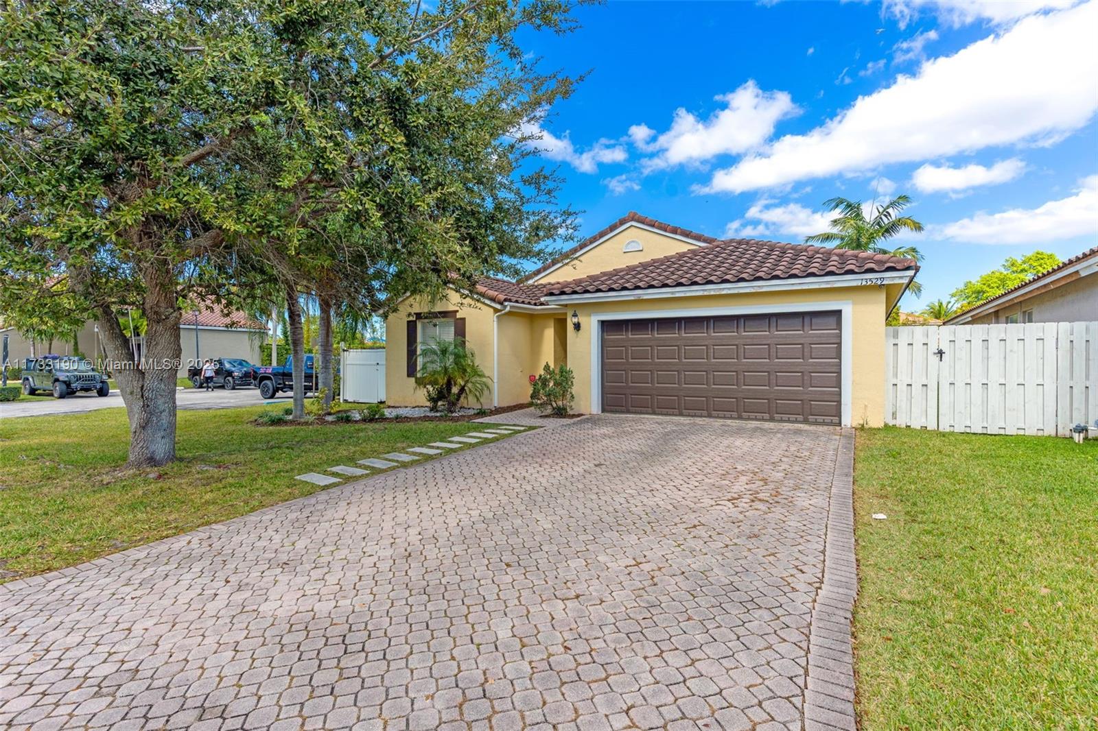 SILVER LAKES NORTH - Residential