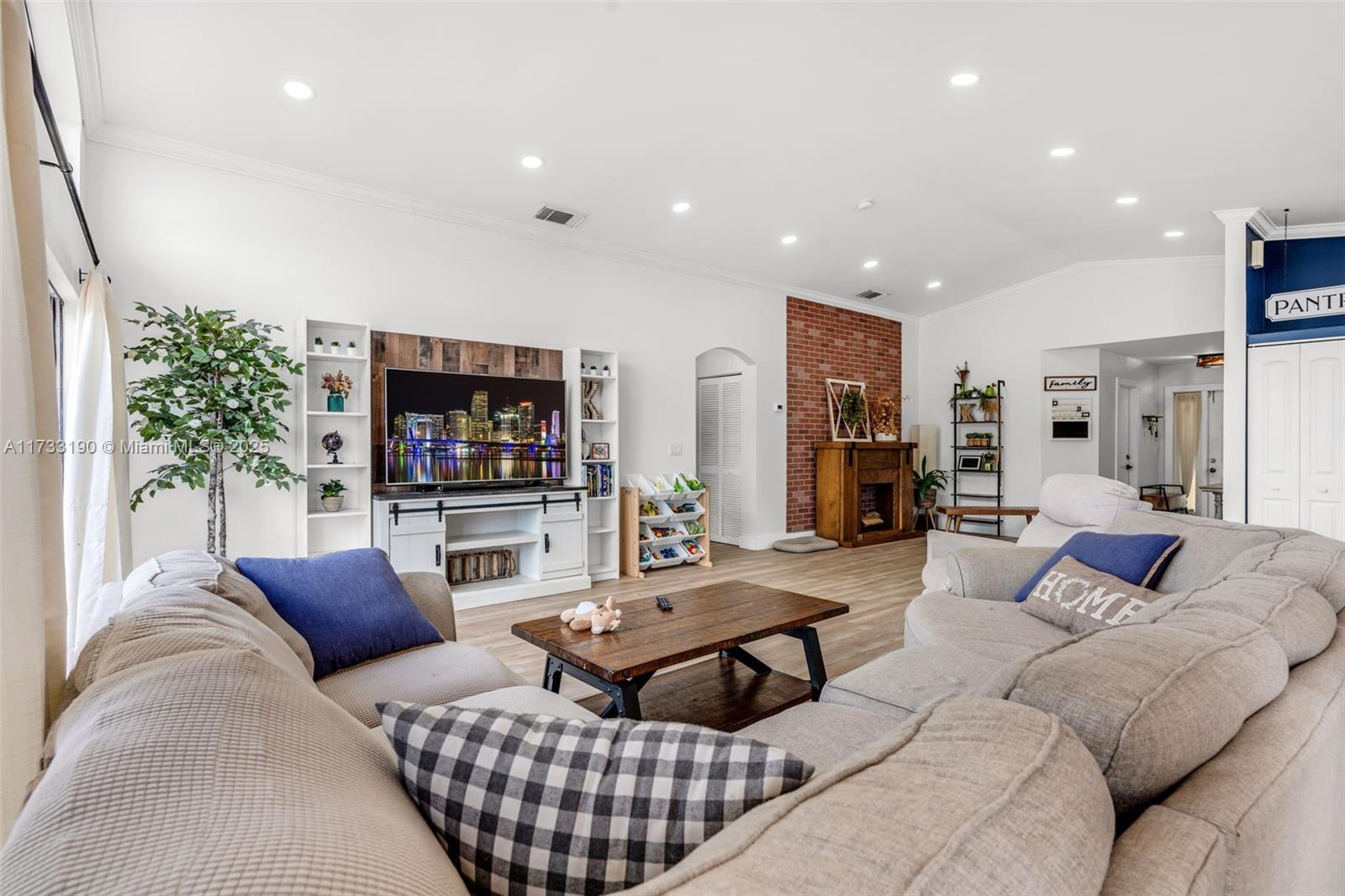 SILVER LAKES NORTH - Residential