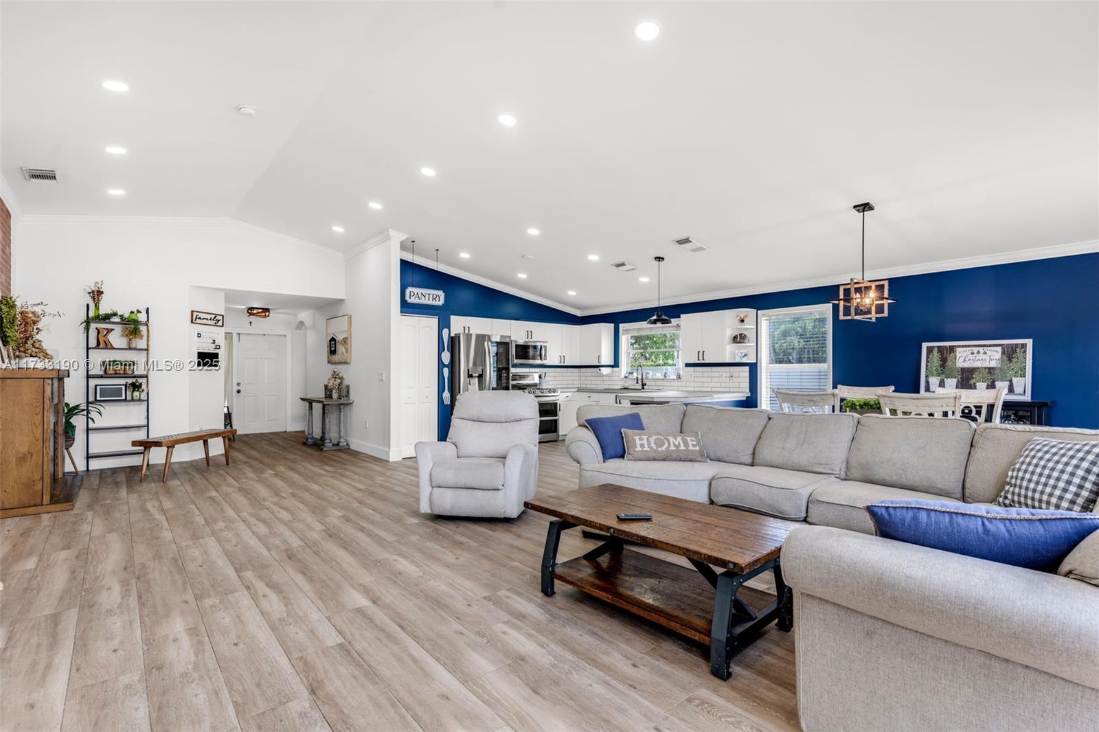 SILVER LAKES NORTH - Residential