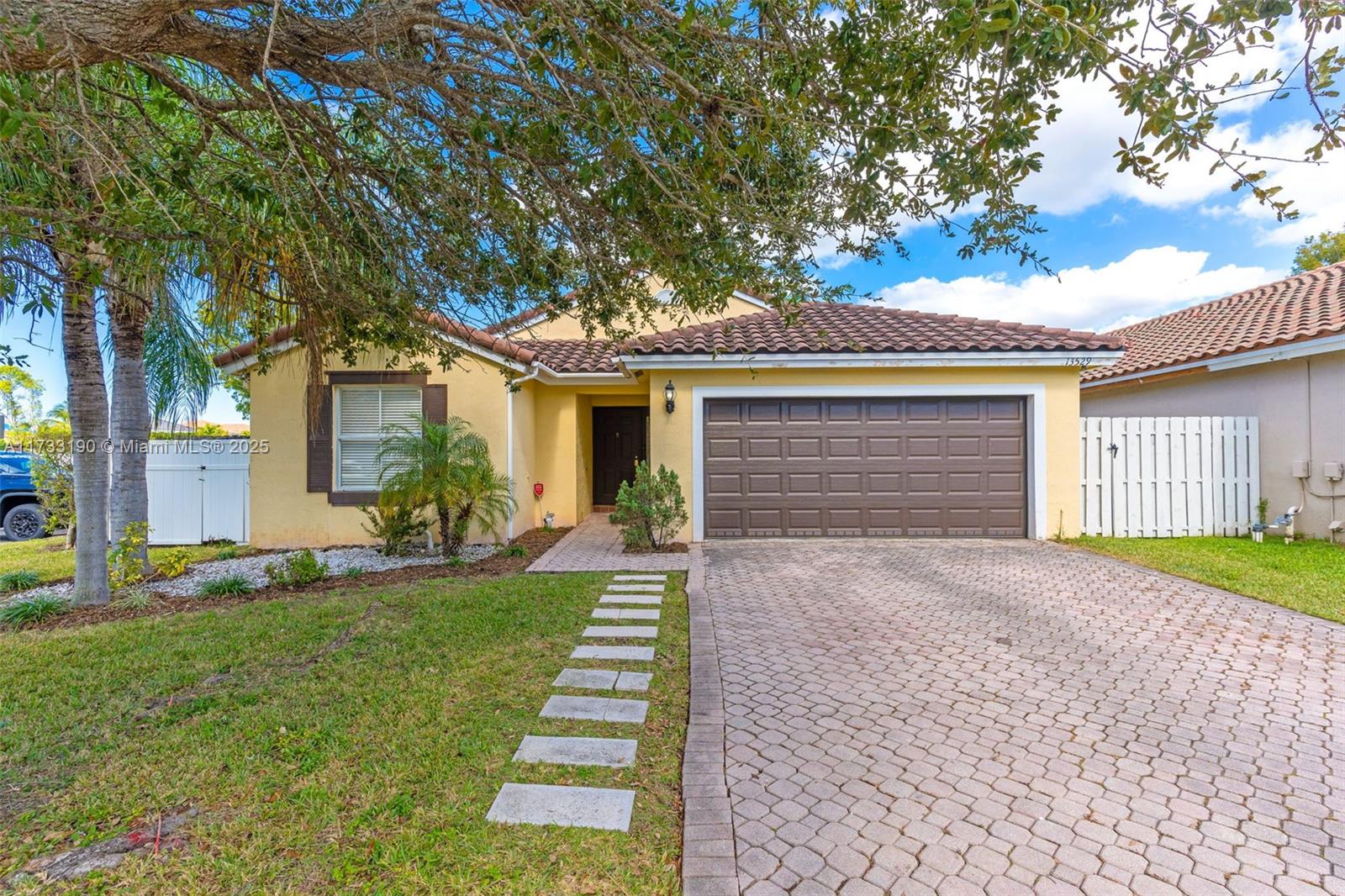 SILVER LAKES NORTH - Residential