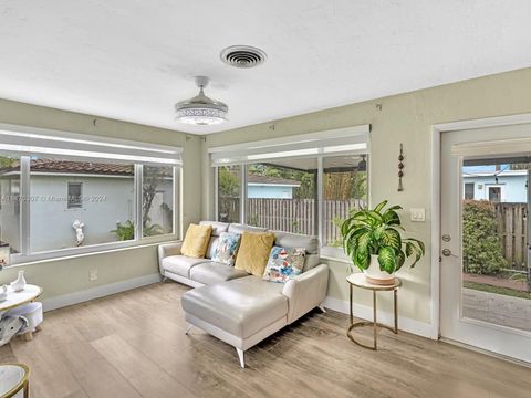 Single Family Residence in Hollywood FL 1528 Wiley St 7.jpg