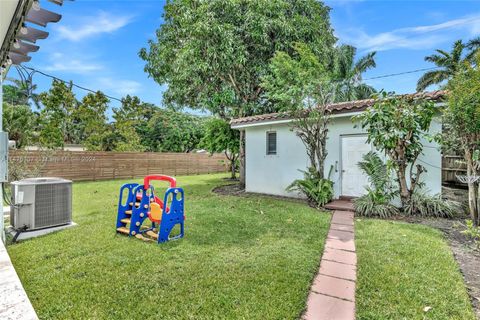 Single Family Residence in Hollywood FL 1528 Wiley St 20.jpg