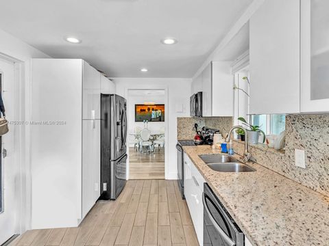 Single Family Residence in Hollywood FL 1528 Wiley St 22.jpg